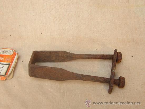 Antig&uuml;edades: ABRAZADERA DE FORJA - Foto 2