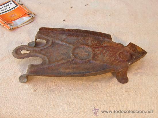 Antig&uuml;edades: PLANCHERO ANTIGUO DE HIERRO - Foto 1