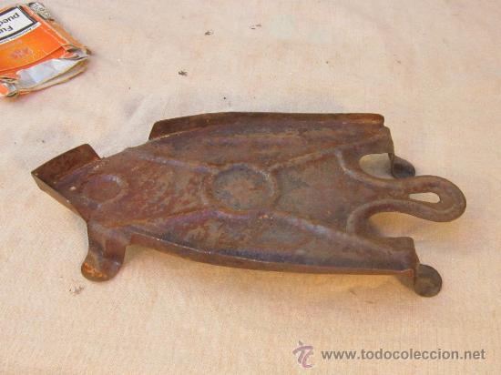 Antig&uuml;edades: PLANCHERO ANTIGUO DE HIERRO - Foto 2