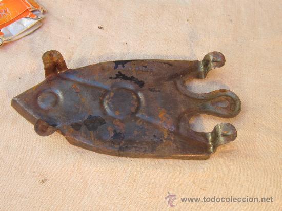 Antig&uuml;edades: PLANCHERO ANTIGUO DE HIERRO - Foto 3