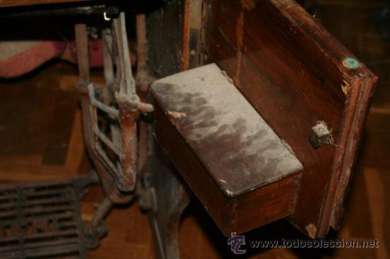 Antig&uuml;edades: antigua maquina de coser singer - Foto 6