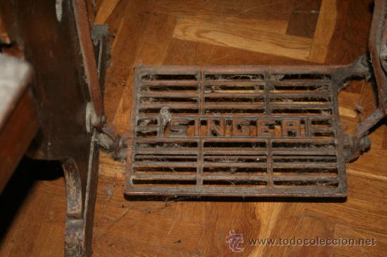 Antig&uuml;edades: antigua maquina de coser singer - Foto 4