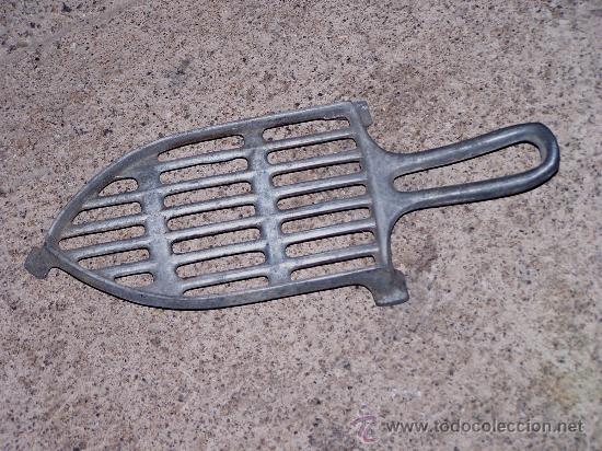 Antig&uuml;edades: guardaplanchas - Foto 1