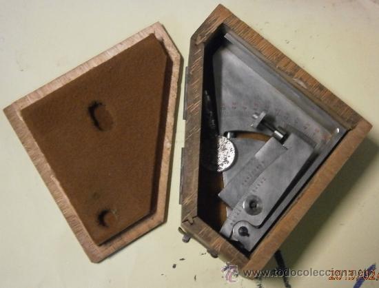 Antig&uuml;edades: Clin&oacute;metro (taller de precisi&oacute;n de artiller&iacute;a) en caja de madera