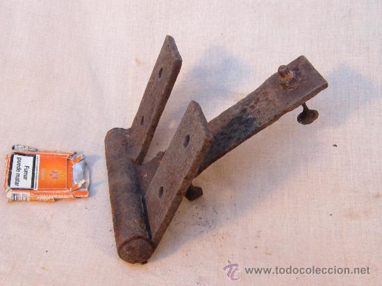 Antig&uuml;edades: BISAGRA EN HIERRO DE FORJA - Foto 3