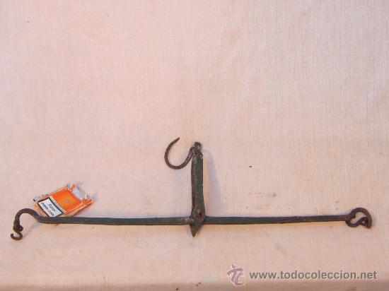Antig&uuml;edades: BRAZO DE BALANZA EN HIERRO FUNDIDO - Foto 1