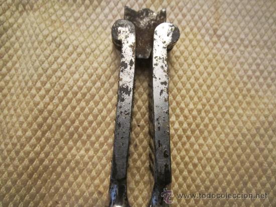 Antig&uuml;edades: Antiguo cascanueces de hierro 16 cm. - Foto 2