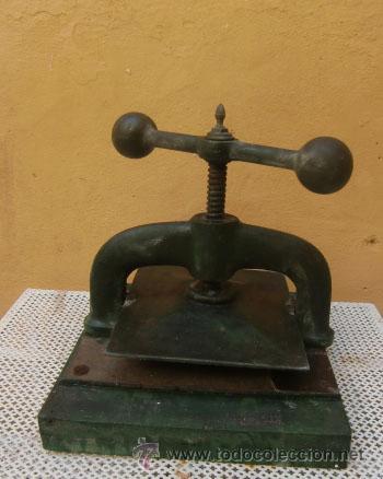 Antig&uuml;edades: Prensa antigua. Base de madera - Foto 2