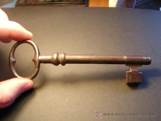 Antig&uuml;edades: Antigua llave de hierro. 14 cm. - Foto 1