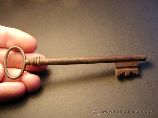 Antig&uuml;edades: Antigua llave de hierro. 12 cm. - Foto 1