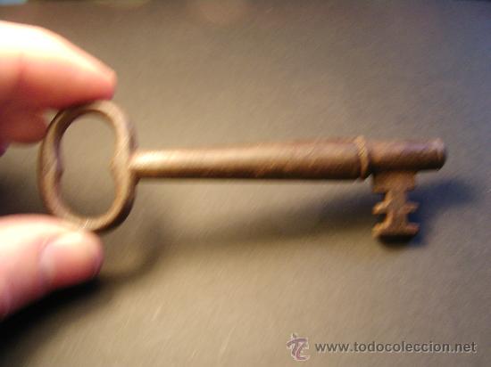 Antig&uuml;edades: Antigua llave de hierro. 10.5 cm. - Foto 1