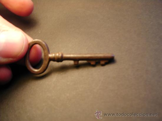 Antig&uuml;edades: Antigua llave de hierro. 5 cm. - Foto 1