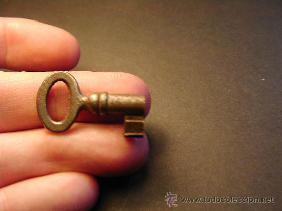 Antig&uuml;edades: Antigua llave de hierro. 3 cm. - Foto 1