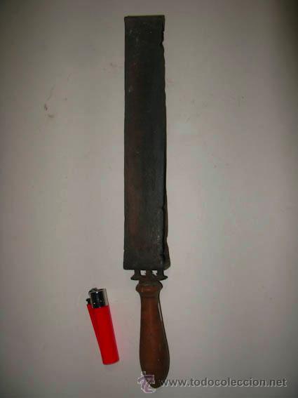 Antig&uuml;edades: Antiguo afilador para navajas de afeitar con mango de madera. - Foto 2