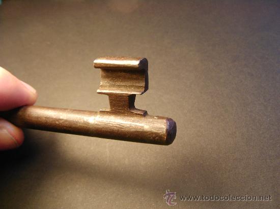 Antig&uuml;edades: Antigua llave de hierro. 14 cm. - Foto 2