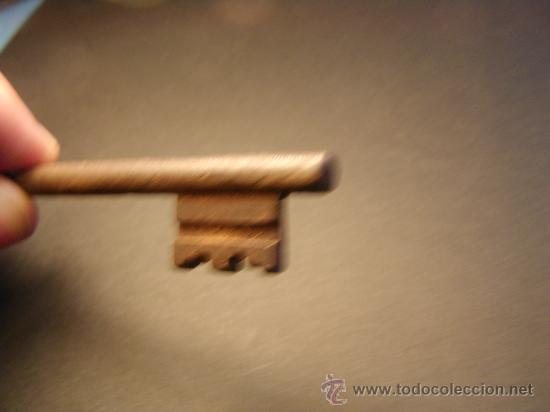 Antig&uuml;edades: Antigua llave de hierro. 12 cm. - Foto 2