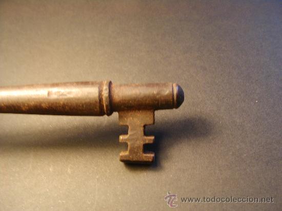Antig&uuml;edades: Antigua llave de hierro. 10.5 cm. - Foto 2