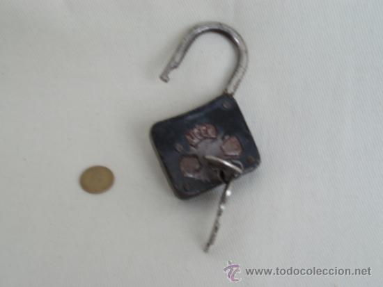 Antig&uuml;edades: CANDADO UCEM. CON DOS LLAVES. FUNCIONA CORRECTAMENTE. - Foto 1