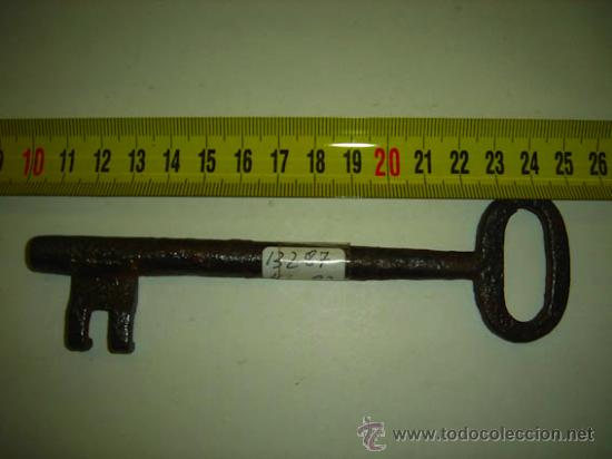 Antig&uuml;edades: llave de 15 cm de hierro muy antigua - Foto 1