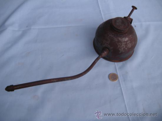 Antig&uuml;edades: ANTIGUA ALCUZA PARA ENGRASE MARCA SAMOA - Foto 2