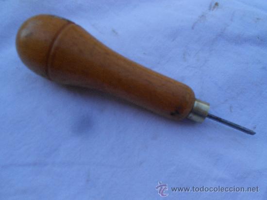 Antig&uuml;edades: DESTORNILLADOR PEQUE&Ntilde;O CON PU&Ntilde;ODE MADERA - Foto 1
