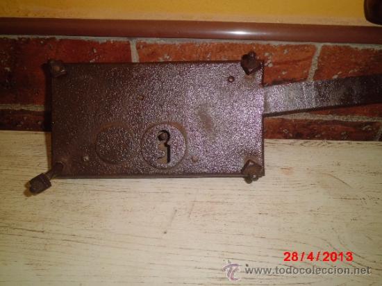 Antig&uuml;edades: CERRADURA ANTIGUA - Foto 1