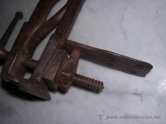 Antig&uuml;edades: PEQUE&Ntilde;O TORNILLO DE FORJA DE HIERRO ,  - 21X18 CM. - Foto 4