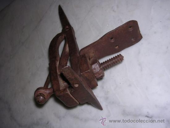 Antig&uuml;edades: PEQUE&Ntilde;O TORNILLO DE FORJA DE HIERRO ,  - 21X18 CM. - Foto 5
