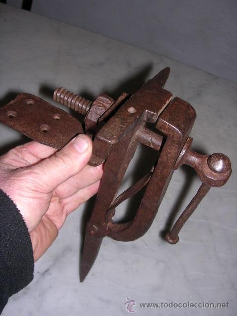 Antig&uuml;edades: PEQUE&Ntilde;O TORNILLO DE FORJA DE HIERRO ,  - 21X18 CM. - Foto 7