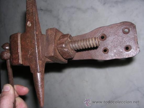 Antig&uuml;edades: PEQUE&Ntilde;O TORNILLO DE FORJA DE HIERRO ,  - 21X18 CM. - Foto 11