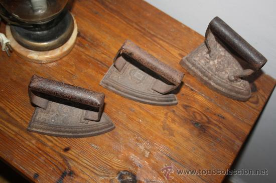 Antig&uuml;edades: lote 3 planchas antiguas de hierro. - Foto 1