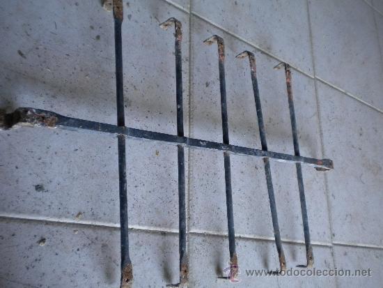 Antig&uuml;edades: antigua reja hierro 82x51 - Foto 2