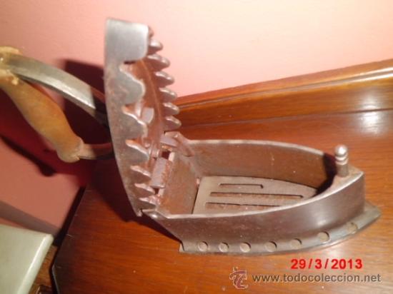 Antig&uuml;edades: PLANCHA DE HIERRO ANTIGUA. - Foto 3