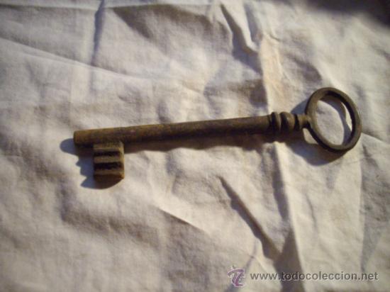 Antig&uuml;edades: llave de forja 11 cm siglo XVIII - Foto 1
