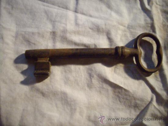 Antig&uuml;edades: llave de forja siglo XVIII 12 cm - Foto 1