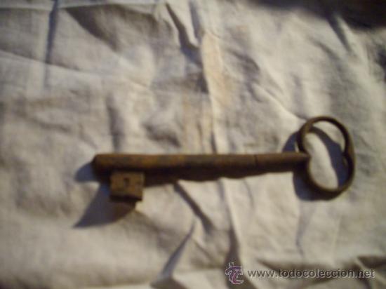 Antig&uuml;edades: llave de forja siglo XVIII - Foto 1