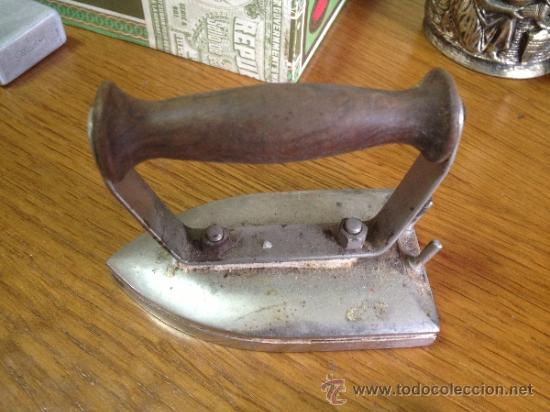 Antig&uuml;edades: PEQUE&Ntilde;A PLANCHA ELECTRICA - Foto 1