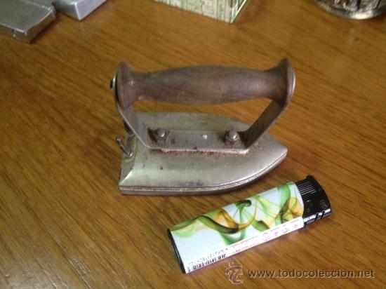Antig&uuml;edades: PEQUE&Ntilde;A PLANCHA ELECTRICA - Foto 2
