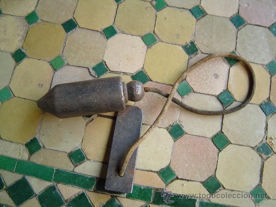 Antig&uuml;edades: Bonita plomada de alba&ntilde;il de hierro - Foto 1