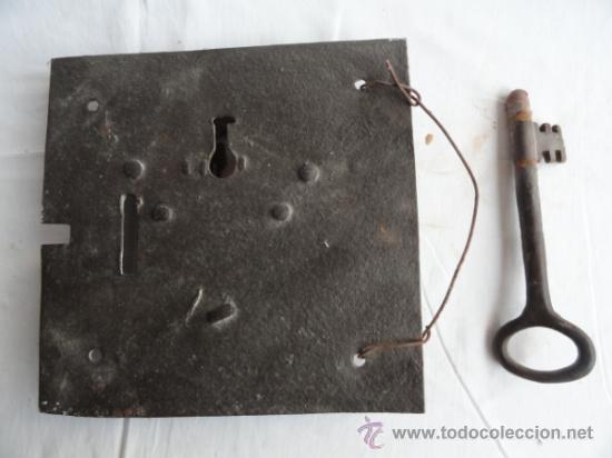 Antig&uuml;edades: ANTIGUA CERRADURA CON LLAVE. - Foto 1