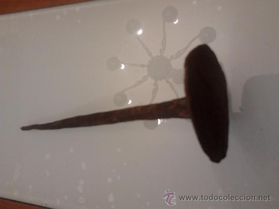 Antig&uuml;edades: Clavo de 9,5 cms - Foto 1