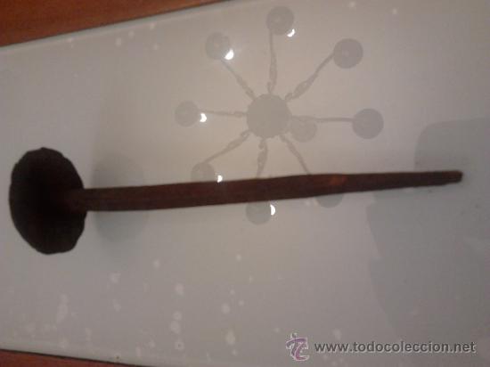 Antig&uuml;edades: Clavo de 13 cms - Foto 1