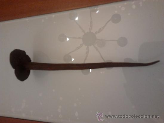 Antig&uuml;edades: Clavo de 13,5 cms - Foto 1