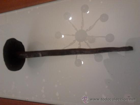 Antig&uuml;edades: Clavo de 12 cms - Foto 1