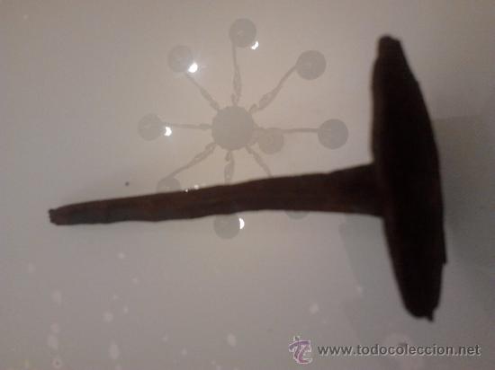 Antig&uuml;edades: Clavo de 9 cms - Foto 1