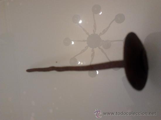 Antig&uuml;edades: Clavo de 9 cms - Foto 1