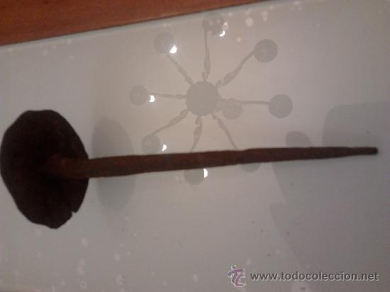 Antig&uuml;edades: Clavo de 13,5 cms - Foto 1