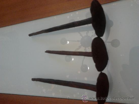 Antig&uuml;edades: Clavos 3 - Foto 1