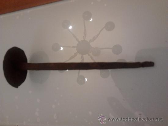 Antig&uuml;edades: Clavo de 14 cms - Foto 1