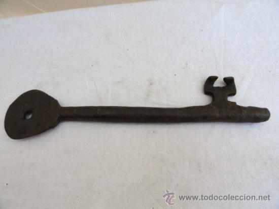 Antig&uuml;edades: ANTIGUA LLAVE DE HIERRO. - Foto 1
